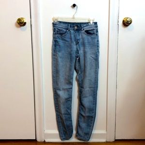 H&M Skinny Jeans Size 2 (High Rise, Light Wash)